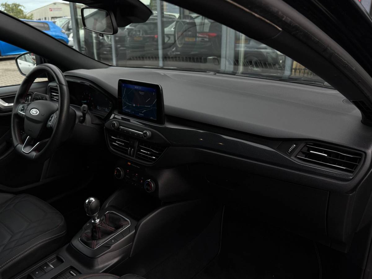 Ford Focus Ford Focus Wagon 1.0 EcoBoost ST Line Business | Leder | LED