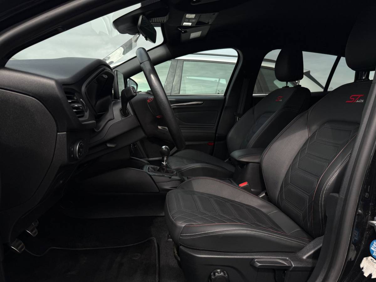 Ford Focus Ford Focus Wagon 1.0 EcoBoost ST Line Business | Leder | LED