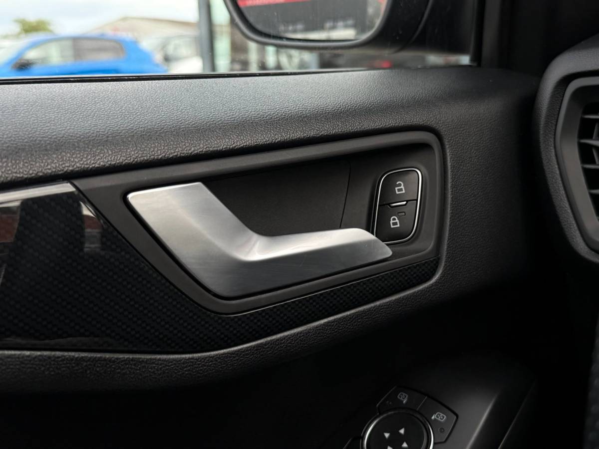 Ford Focus Ford Focus Wagon 1.0 EcoBoost ST Line Business | Leder | LED