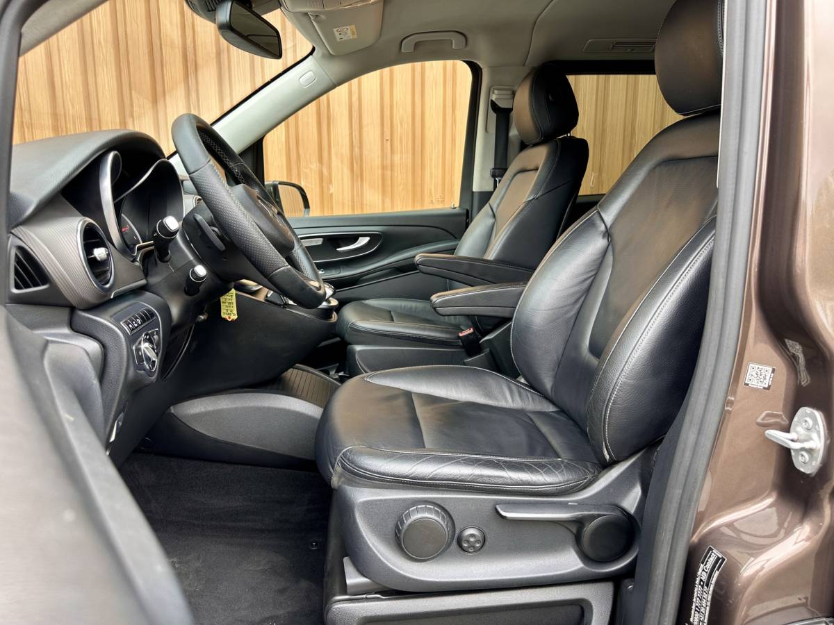 Mercedes-Benz V-Klasse Mercedes-Benz V-klasse 250 BlueTEC Lang DC Avantgarde Edition | Luchtvering | 5 Persoons | LED | Elektrische Schuifdeuren | Sfeerverlichting | Trekhaak | Airconditioning |