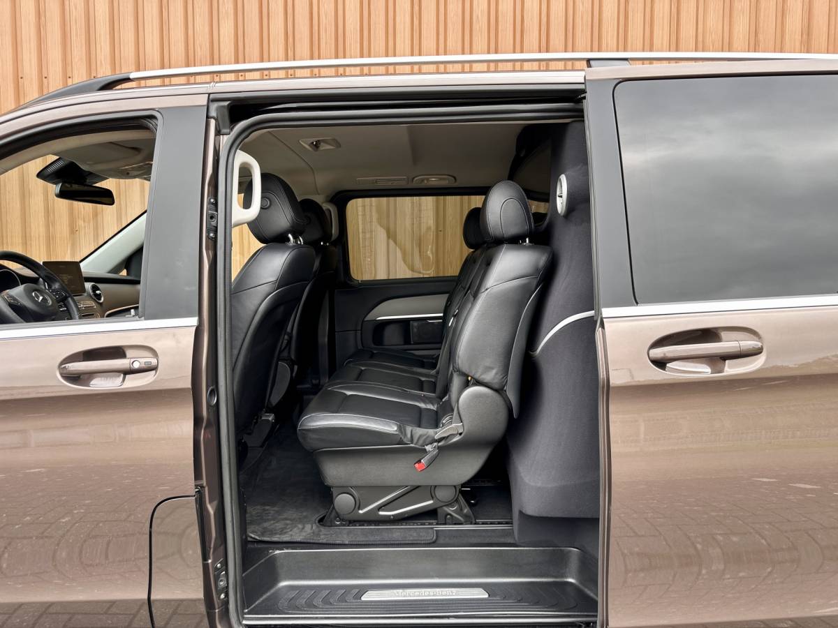 Mercedes-Benz V-Klasse Mercedes-Benz V-klasse 250 BlueTEC Lang DC Avantgarde Edition | Luchtvering | 5 Persoons | LED | Elektrische Schuifdeuren | Sfeerverlichting | Trekhaak | Airconditioning |