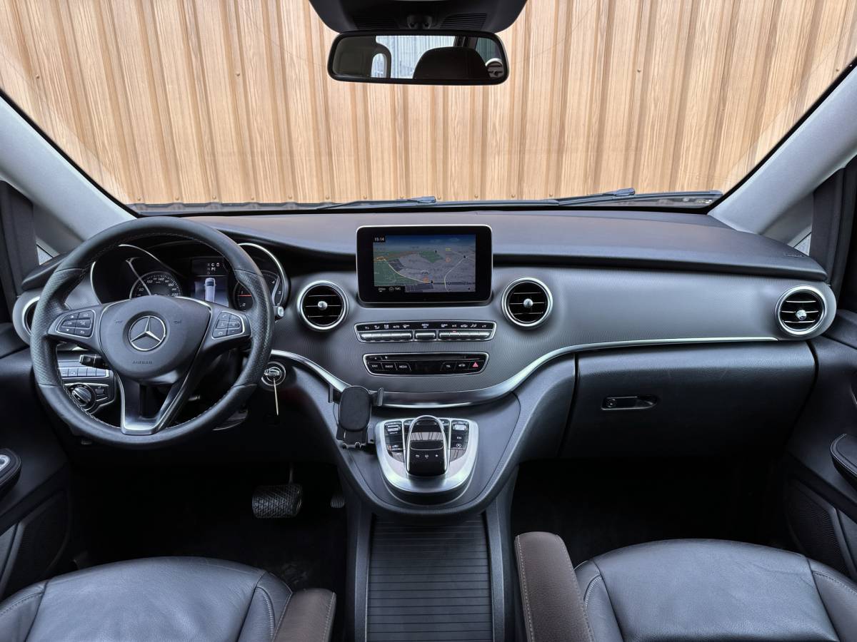 Mercedes-Benz V-Klasse Mercedes-Benz V-klasse 250 BlueTEC Lang DC Avantgarde Edition | Luchtvering | 5 Persoons | LED | Elektrische Schuifdeuren | Sfeerverlichting | Trekhaak | Airconditioning |