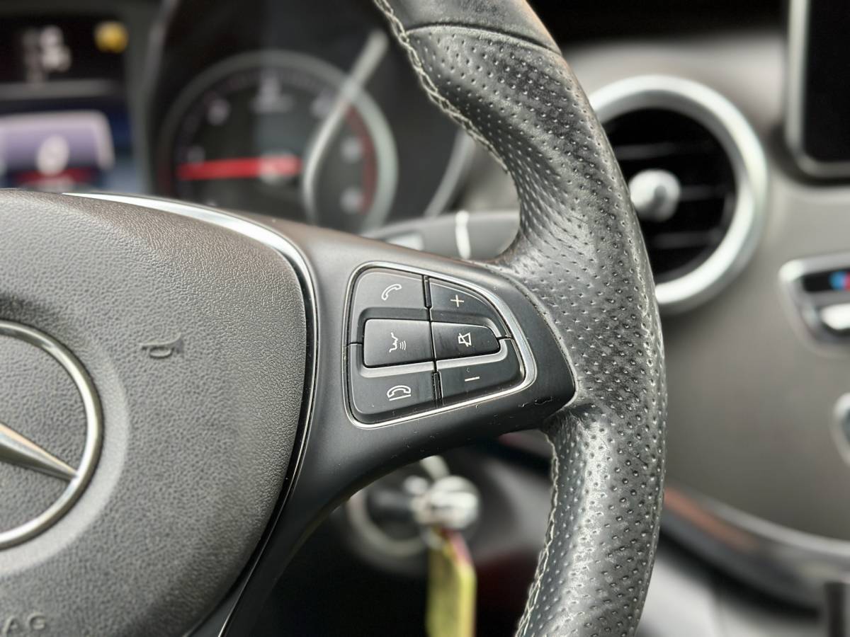 Mercedes-Benz V-Klasse Mercedes-Benz V-klasse 250 BlueTEC Lang DC Avantgarde Edition | Luchtvering | 5 Persoons | LED | Elektrische Schuifdeuren | Sfeerverlichting | Trekhaak | Airconditioning |