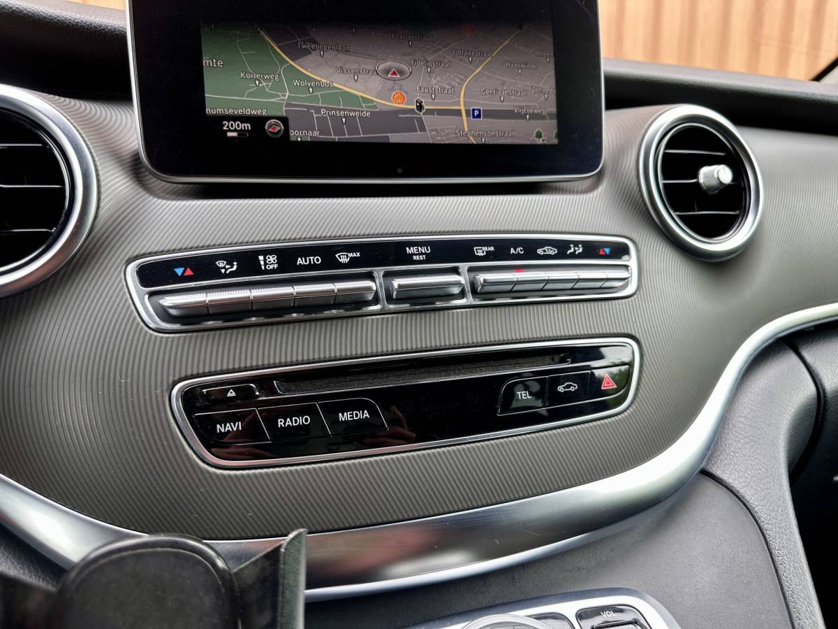 Mercedes-Benz V-Klasse Mercedes-Benz V-klasse 250 BlueTEC Lang DC Avantgarde Edition | Luchtvering | 5 Persoons | LED | Elektrische Schuifdeuren | Sfeerverlichting | Trekhaak | Airconditioning |