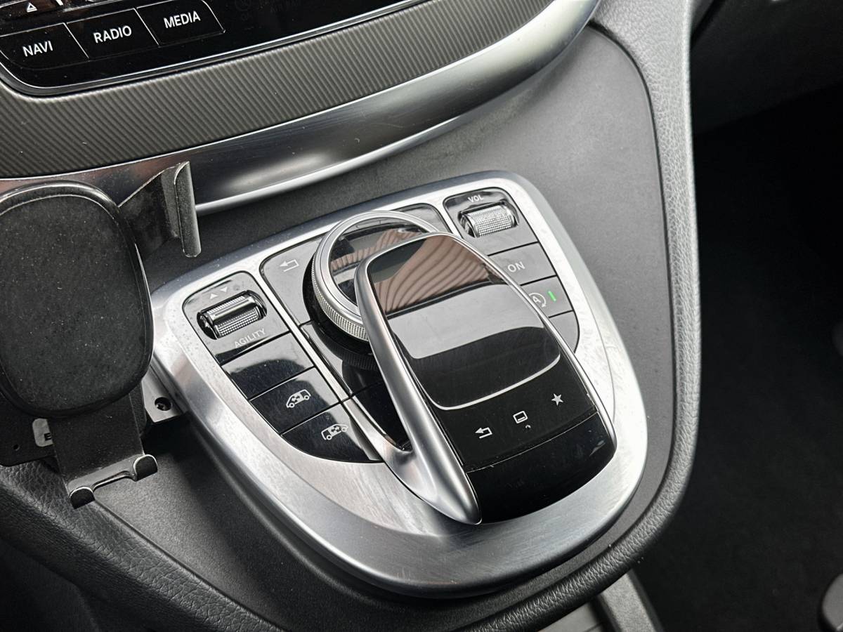Mercedes-Benz V-Klasse Mercedes-Benz V-klasse 250 BlueTEC Lang DC Avantgarde Edition | Luchtvering | 5 Persoons | LED | Elektrische Schuifdeuren | Sfeerverlichting | Trekhaak | Airconditioning |