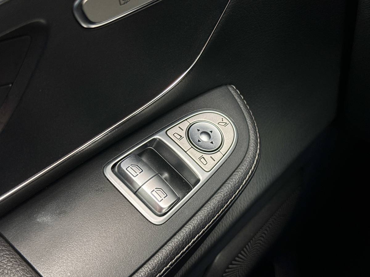 Mercedes-Benz V-Klasse Mercedes-Benz V-klasse 250 BlueTEC Lang DC Avantgarde Edition | Luchtvering | 5 Persoons | LED | Elektrische Schuifdeuren | Sfeerverlichting | Trekhaak | Airconditioning |