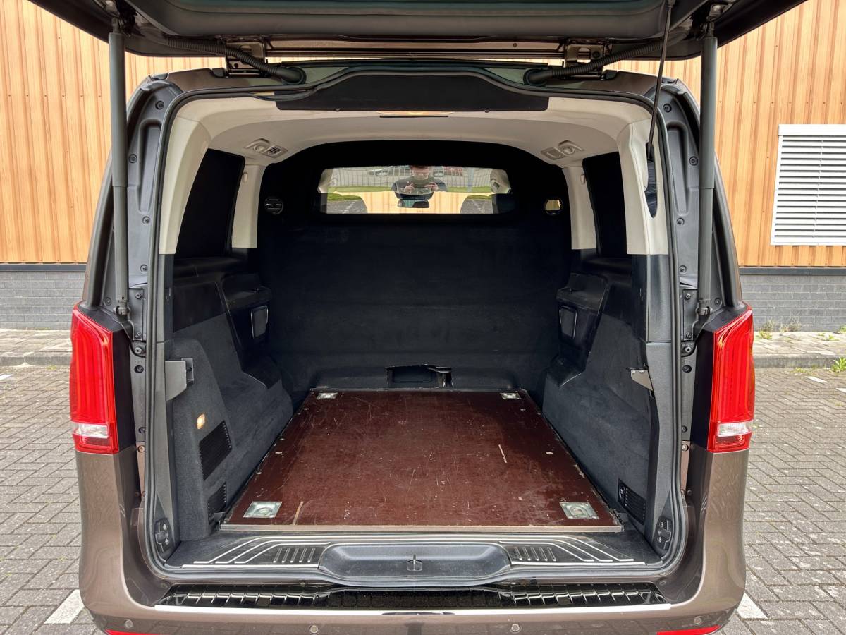 Mercedes-Benz V-Klasse Mercedes-Benz V-klasse 250 BlueTEC Lang DC Avantgarde Edition | Luchtvering | 5 Persoons | LED | Elektrische Schuifdeuren | Sfeerverlichting | Trekhaak | Airconditioning |