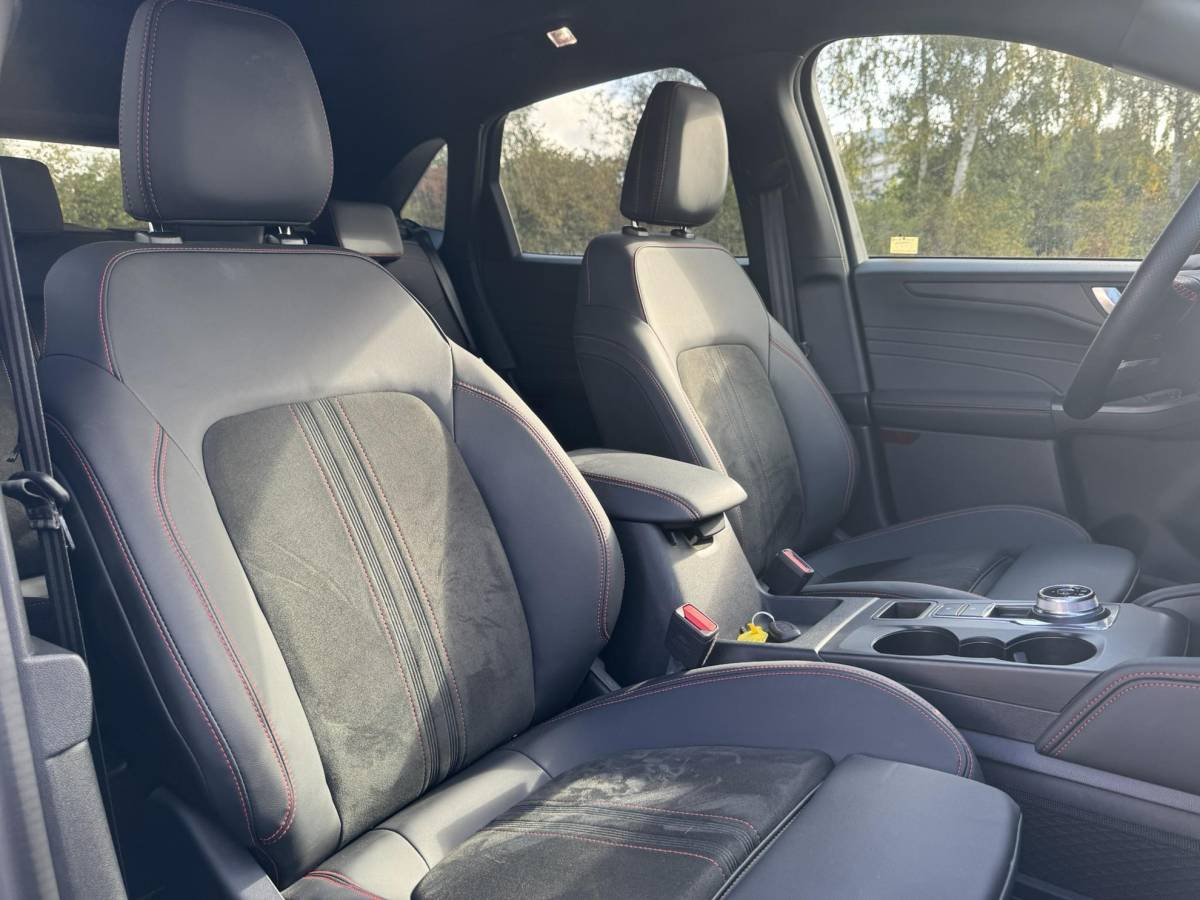 Ford Kuga Ford Kuga 2.5 PHEV ST-Line X 243pk | Driver Assistance Pack | Winterpack | Panoramadak | All Weather banden