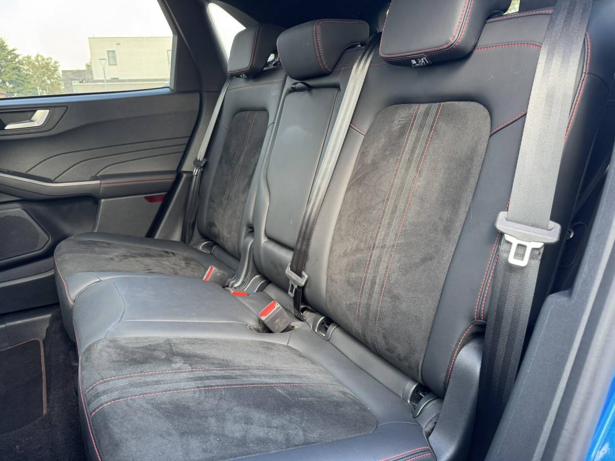 Ford Kuga Ford Kuga 2.5 PHEV ST-Line X 243pk | Driver Assistance Pack | Winterpack | Panoramadak | All Weather banden