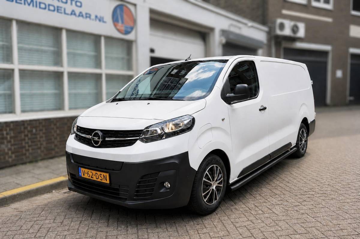 Opel Vivaro-e Opel Vivaro-e L3H1 Innovation 75 kWh | 5/26 beurt | SOH 92% | Dodehoek | HUD | Apple | Camera | PDC v+a | Navi | Opel dealer onderhouden