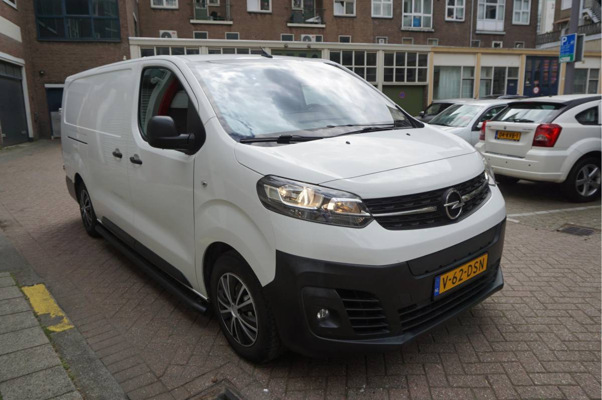 Opel Vivaro-e Opel Vivaro-e L3H1 Innovation 75 kWh | 5/26 beurt | SOH 92% | Dodehoek | HUD | Apple | Camera | PDC v+a | Navi | Opel dealer onderhouden