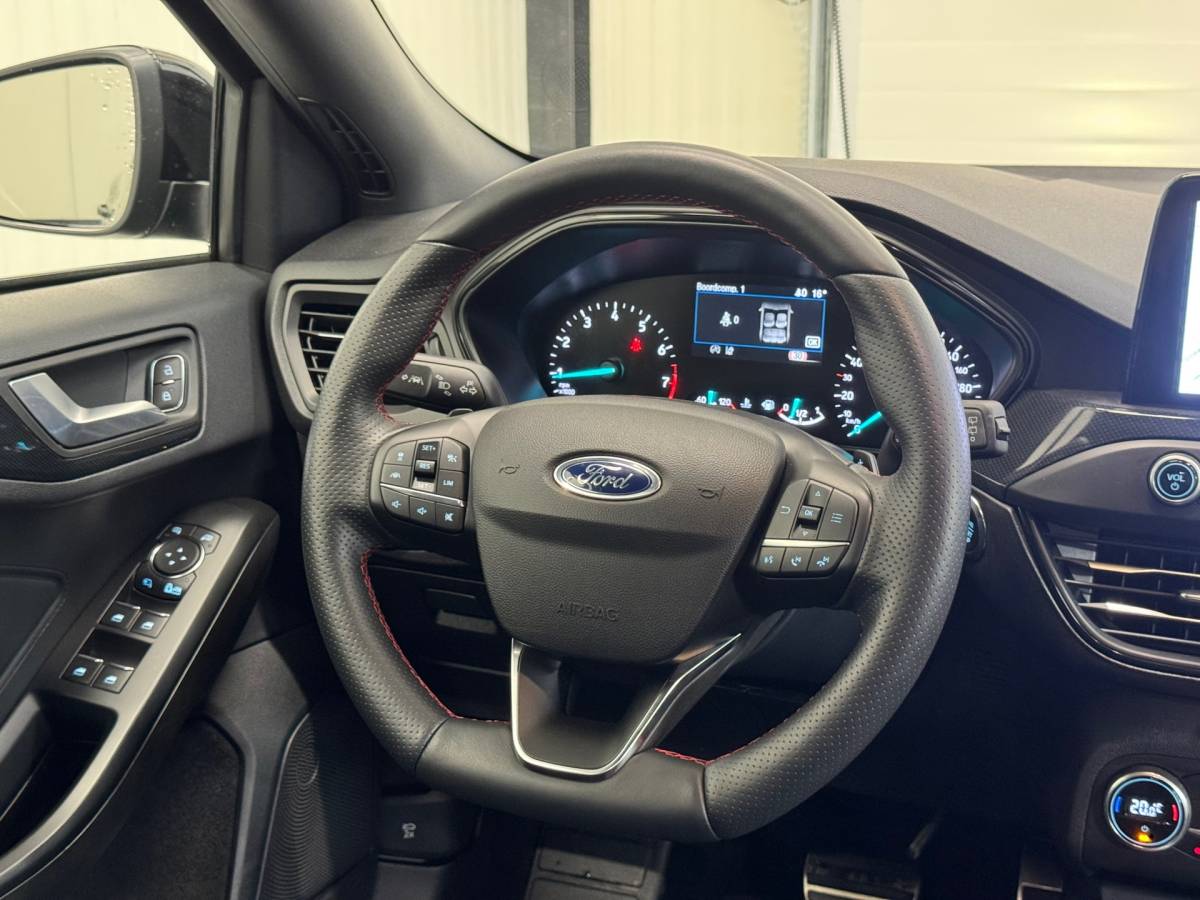 Ford Focus Ford FOCUS 1.0 EcoBoost ST Line Business |Led|Carplay|Clima|Stoelverwarming|Voorruit verwarming|