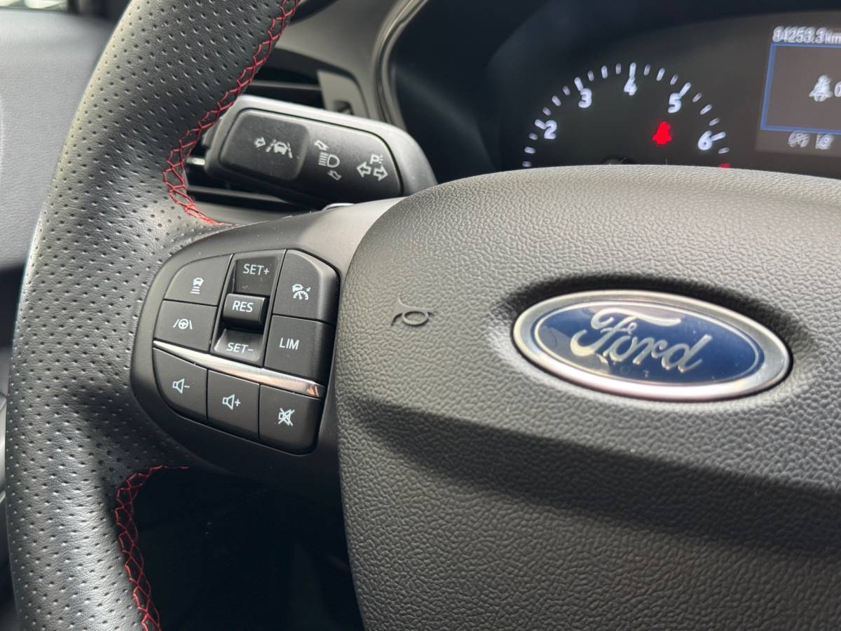 Ford Focus Ford FOCUS 1.0 EcoBoost ST Line Business |Led|Carplay|Clima|Stoelverwarming|Voorruit verwarming|