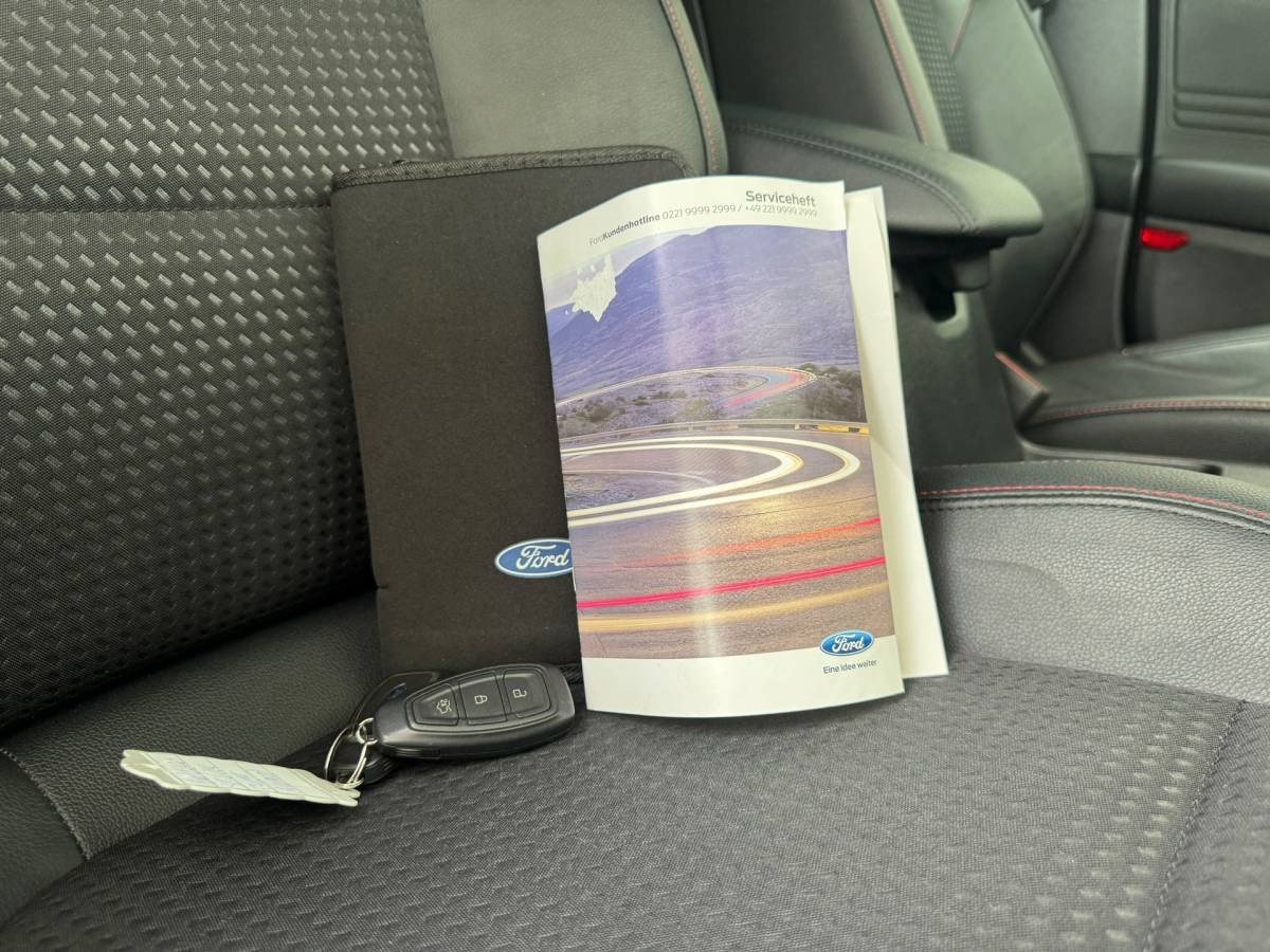 Ford Focus Ford FOCUS 1.0 EcoBoost ST Line Business |Led|Carplay|Clima|Stoelverwarming|Voorruit verwarming|