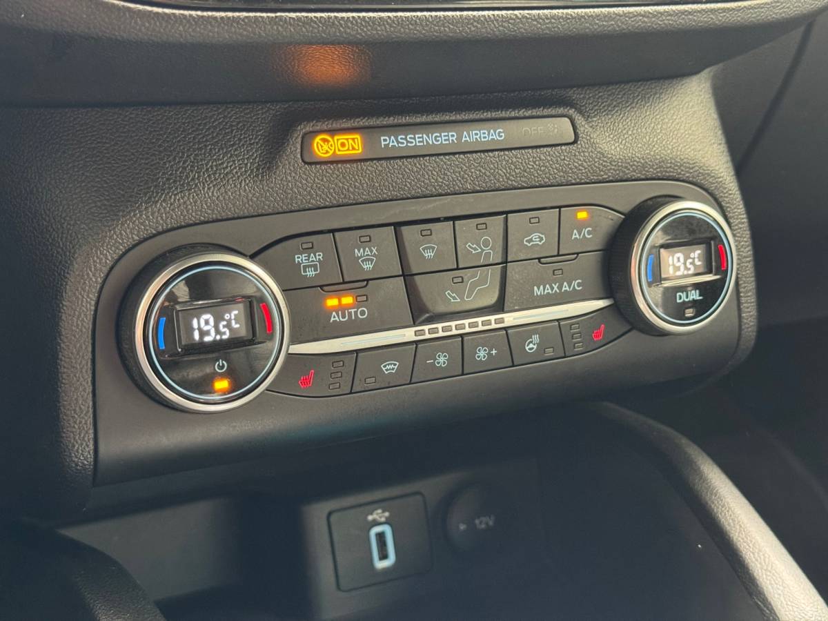 Ford Focus Ford FOCUS 1.0 EcoBoost ST Line Business |Led|Carplay|Clima|Stoelverwarming|Voorruit verwarming|