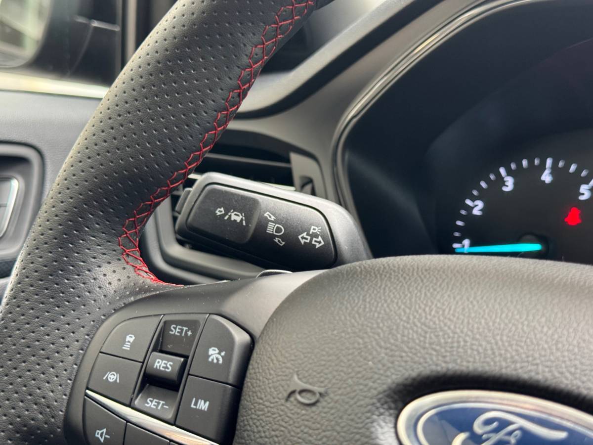 Ford Focus Ford FOCUS 1.0 EcoBoost ST Line Business |Led|Carplay|Clima|Stoelverwarming|Voorruit verwarming|