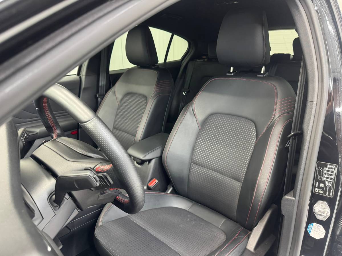 Ford Focus Ford FOCUS 1.0 EcoBoost ST Line Business |Led|Carplay|Clima|Stoelverwarming|Voorruit verwarming|