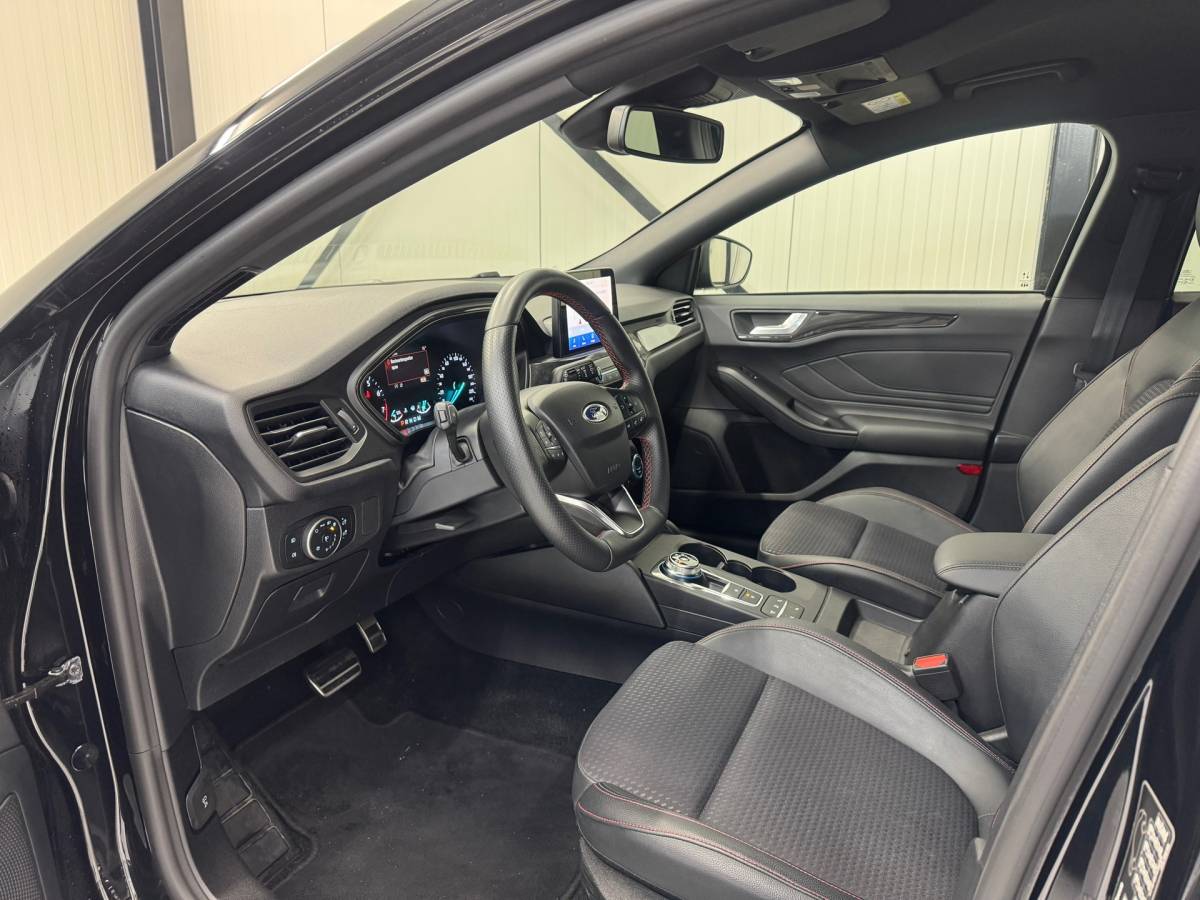 Ford Focus Ford FOCUS 1.0 EcoBoost ST Line Business |Led|Carplay|Clima|Stoelverwarming|Voorruit verwarming|