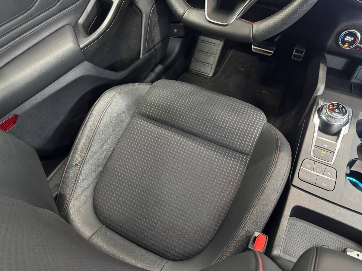 Ford Focus Ford FOCUS 1.0 EcoBoost ST Line Business |Led|Carplay|Clima|Stoelverwarming|Voorruit verwarming|