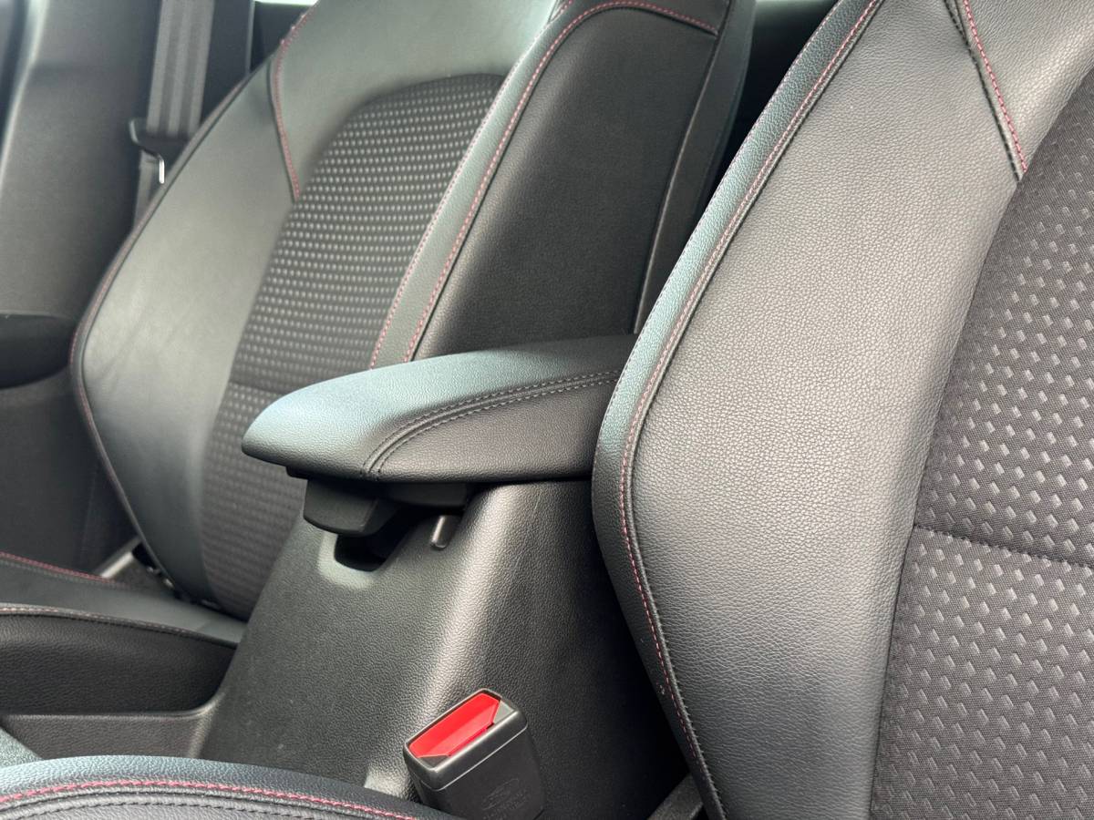 Ford Focus Ford FOCUS 1.0 EcoBoost ST Line Business |Led|Carplay|Clima|Stoelverwarming|Voorruit verwarming|