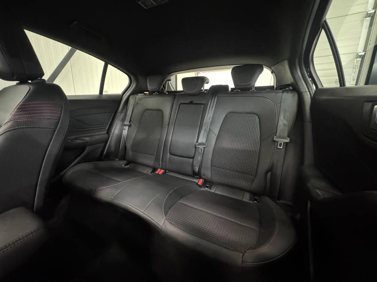 Ford Focus Ford FOCUS 1.0 EcoBoost ST Line Business |Led|Carplay|Clima|Stoelverwarming|Voorruit verwarming|