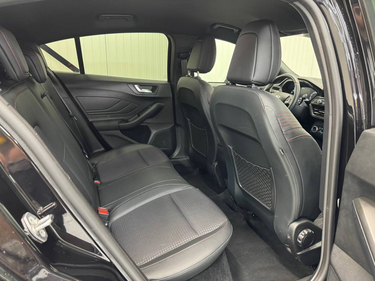 Ford Focus Ford FOCUS 1.0 EcoBoost ST Line Business |Led|Carplay|Clima|Stoelverwarming|Voorruit verwarming|