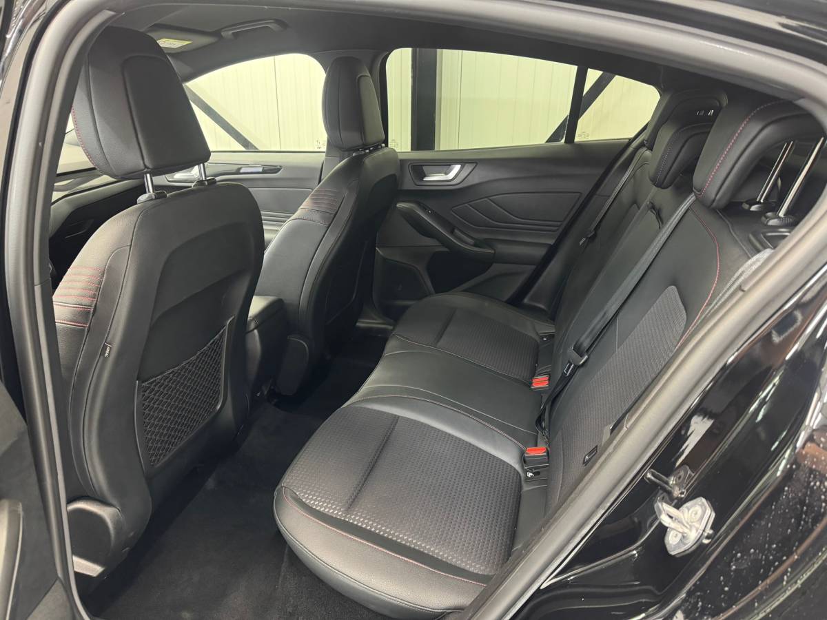 Ford Focus Ford FOCUS 1.0 EcoBoost ST Line Business |Led|Carplay|Clima|Stoelverwarming|Voorruit verwarming|