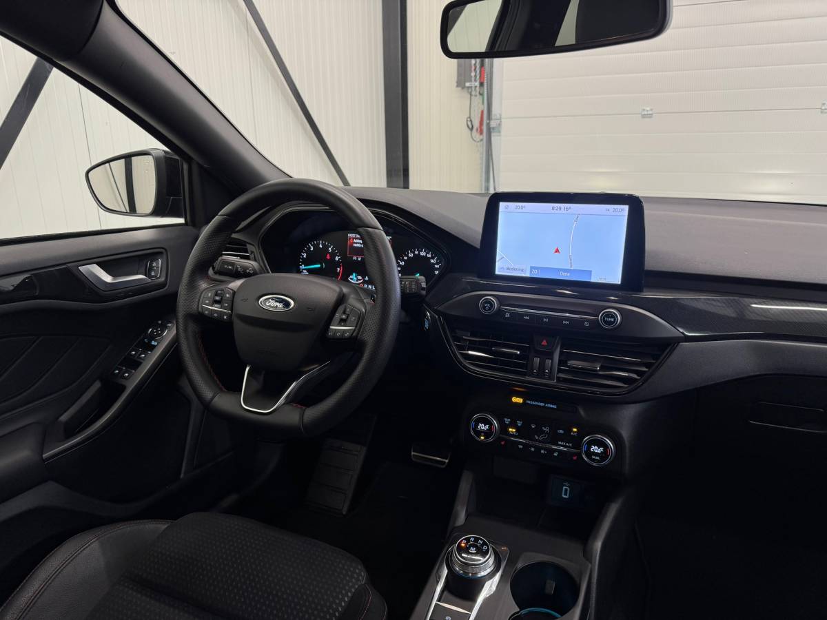 Ford Focus Ford FOCUS 1.0 EcoBoost ST Line Business |Led|Carplay|Clima|Stoelverwarming|Voorruit verwarming|