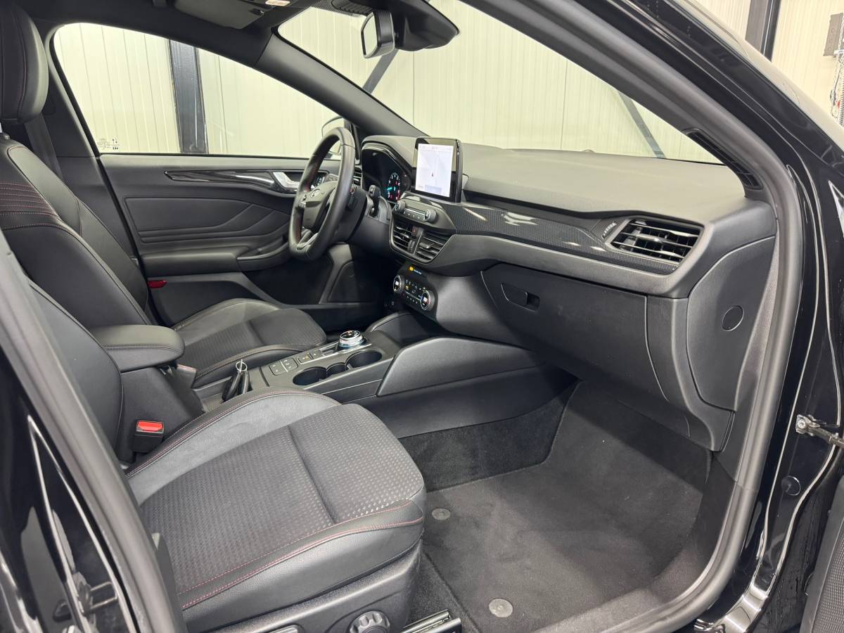 Ford Focus Ford FOCUS 1.0 EcoBoost ST Line Business |Led|Carplay|Clima|Stoelverwarming|Voorruit verwarming|