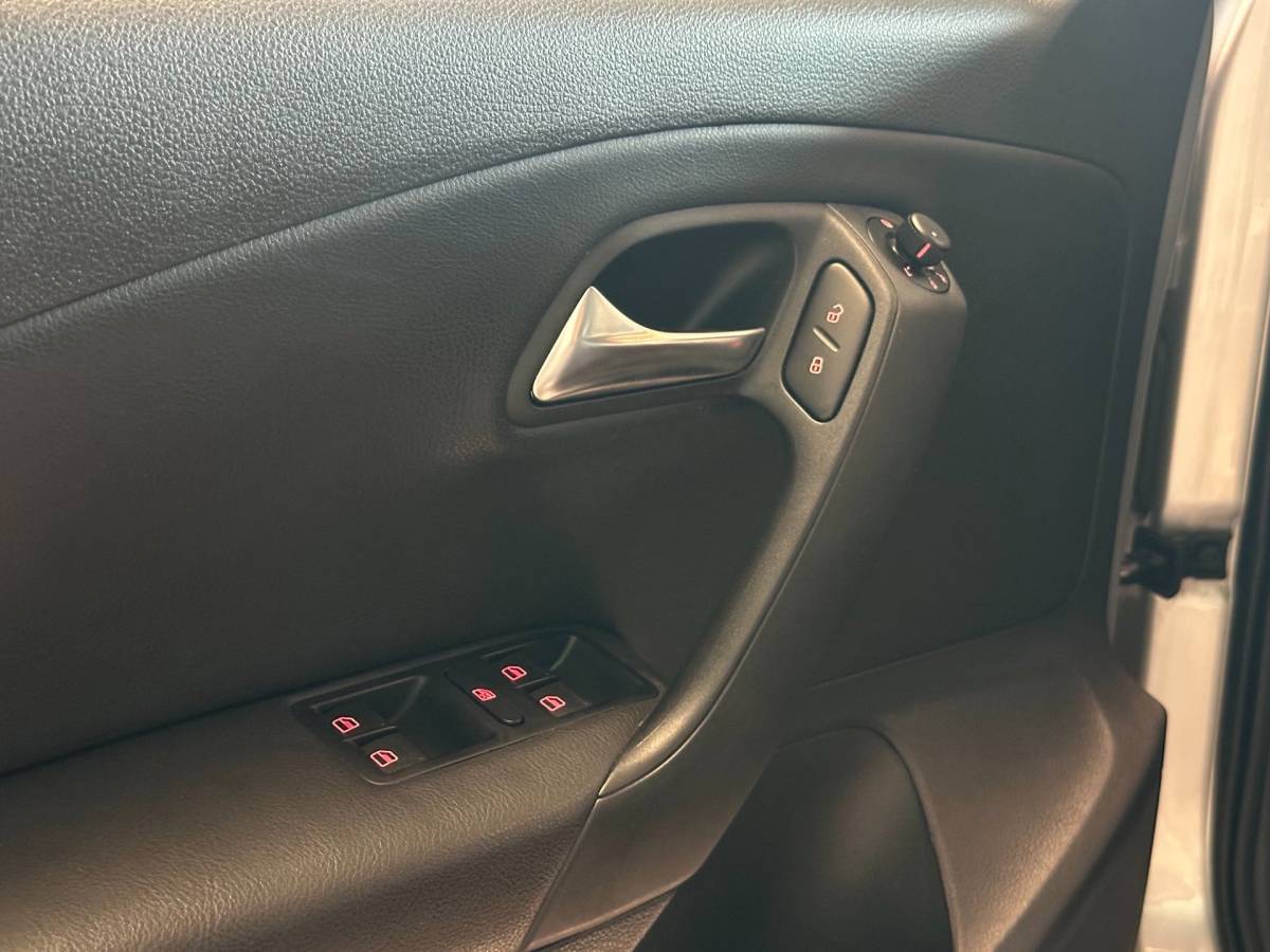 Volkswagen Polo Volkswagen Polo 1.2 TSI 16v AUTOMAAT 5-DRS CROSS|AIRCO|STOELVERWARMING|NAVIGATIE|CRUISECONTROL|LM-VELG|ALCANTARA|nwe APK+OH-BEURT