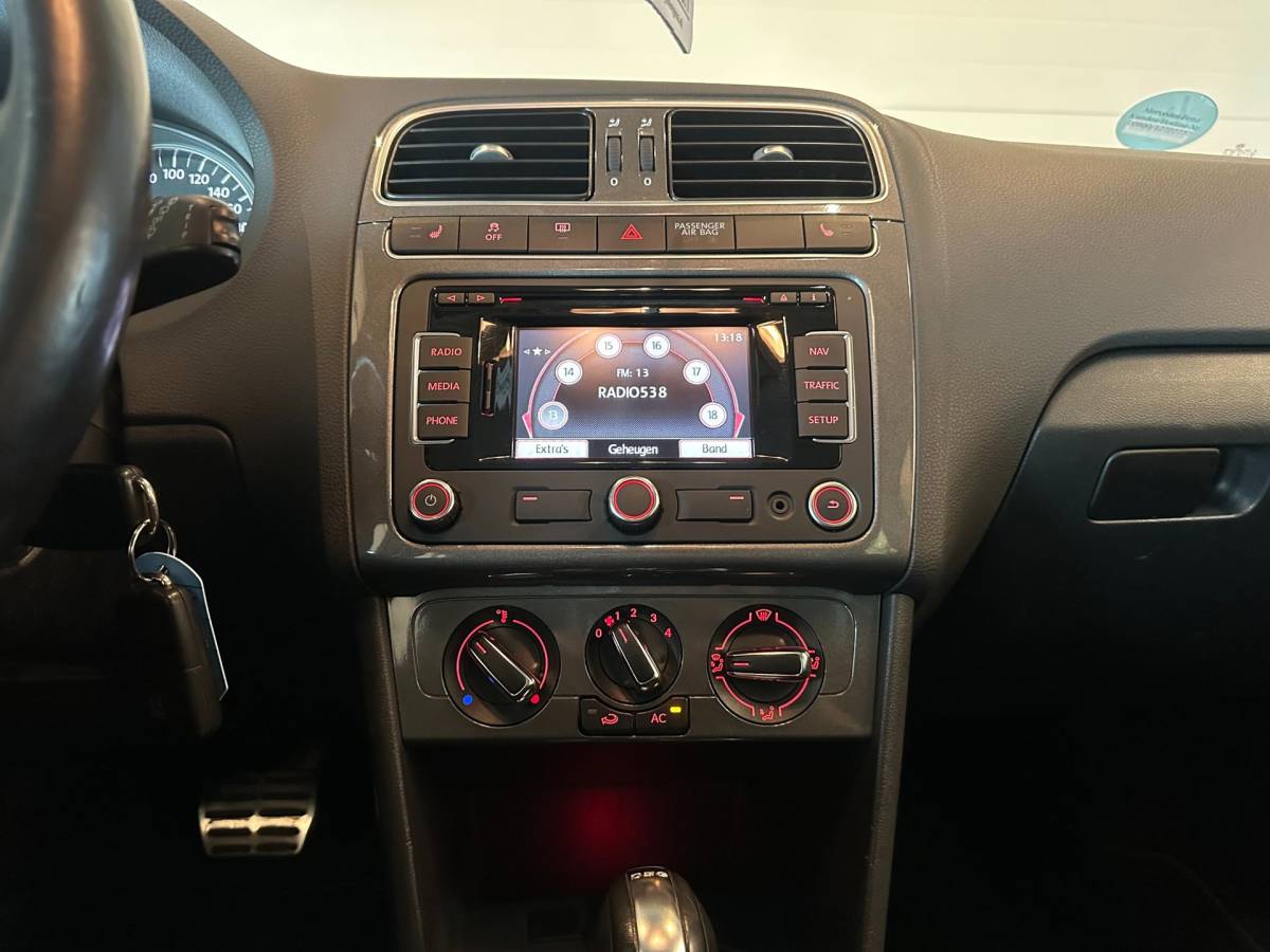 Volkswagen Polo Volkswagen Polo 1.2 TSI 16v AUTOMAAT 5-DRS CROSS|AIRCO|STOELVERWARMING|NAVIGATIE|CRUISECONTROL|LM-VELG|ALCANTARA|nwe APK+OH-BEURT