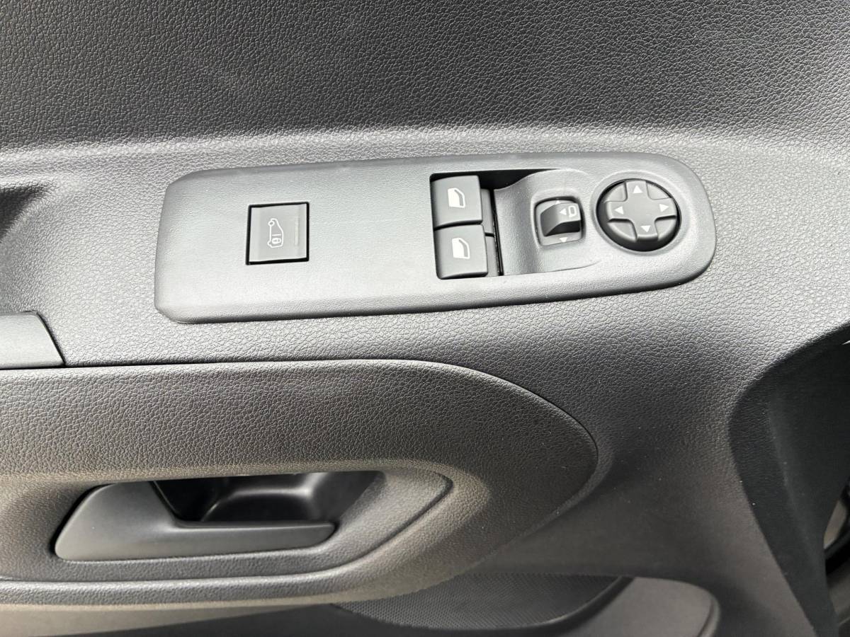 Opel Combo-e Opel Combo Electric 100Kw L1 50kWh Airconditioning | Stuur & Stoelverwarming | Elektrisch Pakket | Laadruimte Betimmering