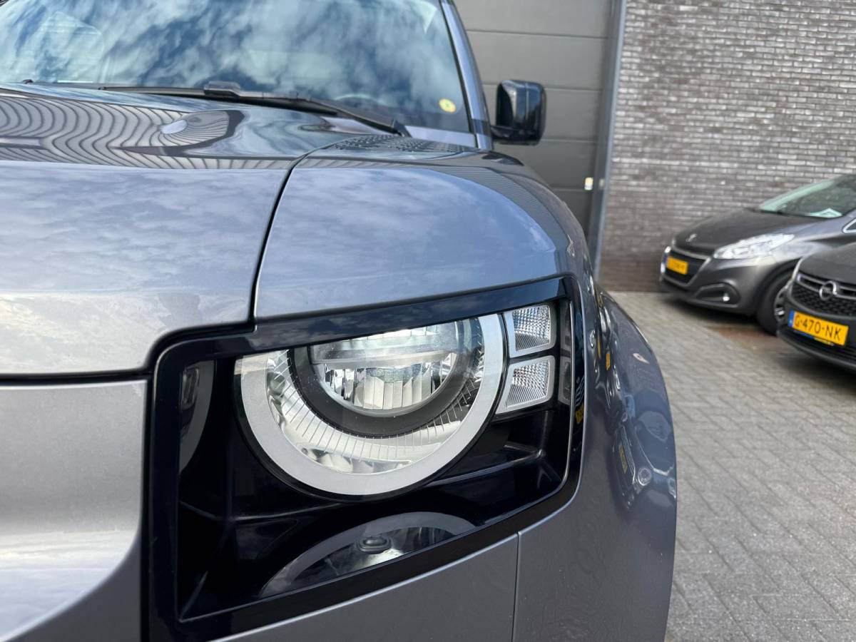 Land Rover Defender Land Rover Defender 2.0 D240 110 S | 3/6/12MND GARANTIE | GRIJSKENTEKEN| PANO | CRUISE | LED | CARPLAY | DAB | NAVI | LMV |