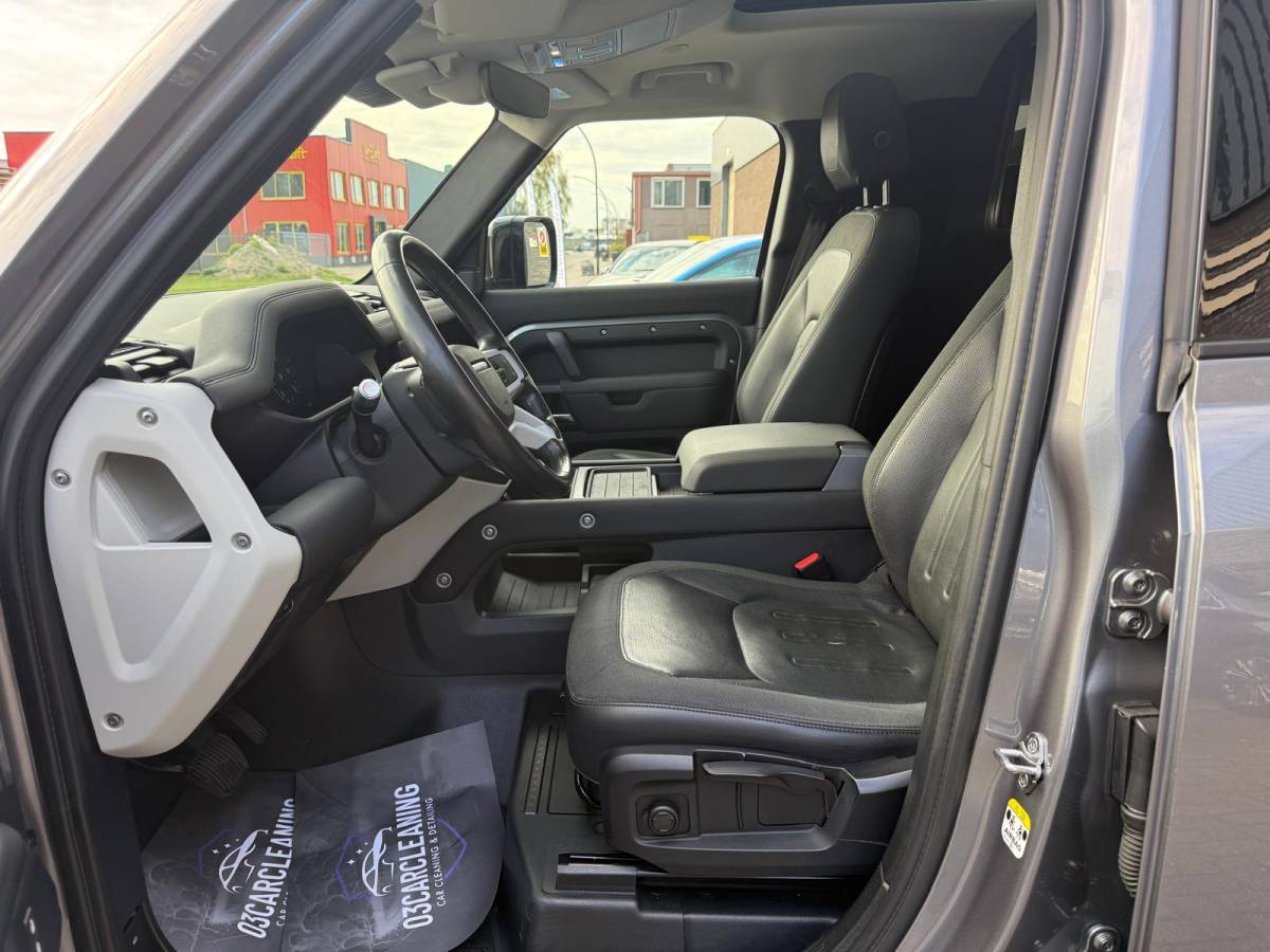 Land Rover Defender Land Rover Defender 2.0 D240 110 S | 3/6/12MND GARANTIE | GRIJSKENTEKEN| PANO | CRUISE | LED | CARPLAY | DAB | NAVI | LMV |