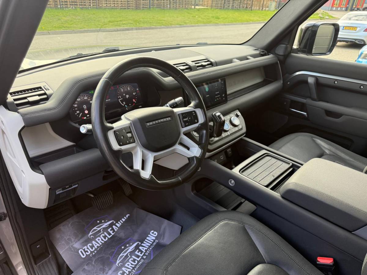 Land Rover Defender Land Rover Defender 2.0 D240 110 S | 3/6/12MND GARANTIE | GRIJSKENTEKEN| PANO | CRUISE | LED | CARPLAY | DAB | NAVI | LMV |