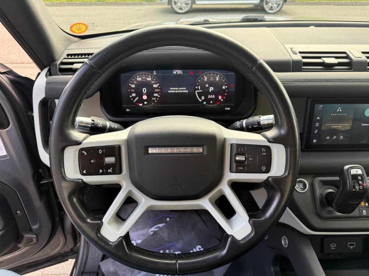 Land Rover Defender Land Rover Defender 2.0 D240 110 S | 3/6/12MND GARANTIE | GRIJSKENTEKEN| PANO | CRUISE | LED | CARPLAY | DAB | NAVI | LMV |