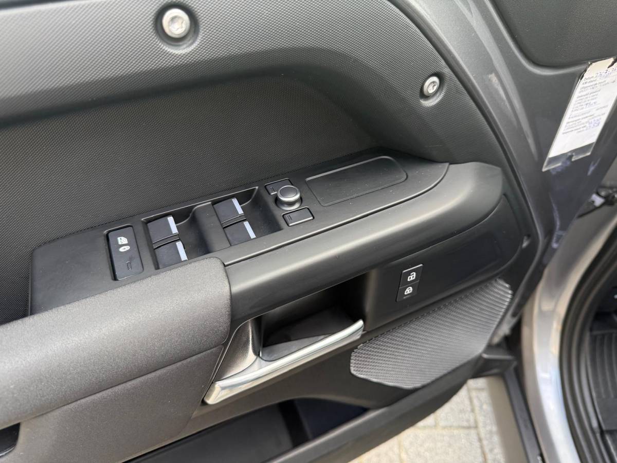Land Rover Defender Land Rover Defender 2.0 D240 110 S | 3/6/12MND GARANTIE | GRIJSKENTEKEN| PANO | CRUISE | LED | CARPLAY | DAB | NAVI | LMV |