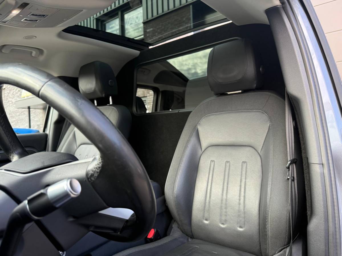 Land Rover Defender Land Rover Defender 2.0 D240 110 S | 3/6/12MND GARANTIE | GRIJSKENTEKEN| PANO | CRUISE | LED | CARPLAY | DAB | NAVI | LMV |