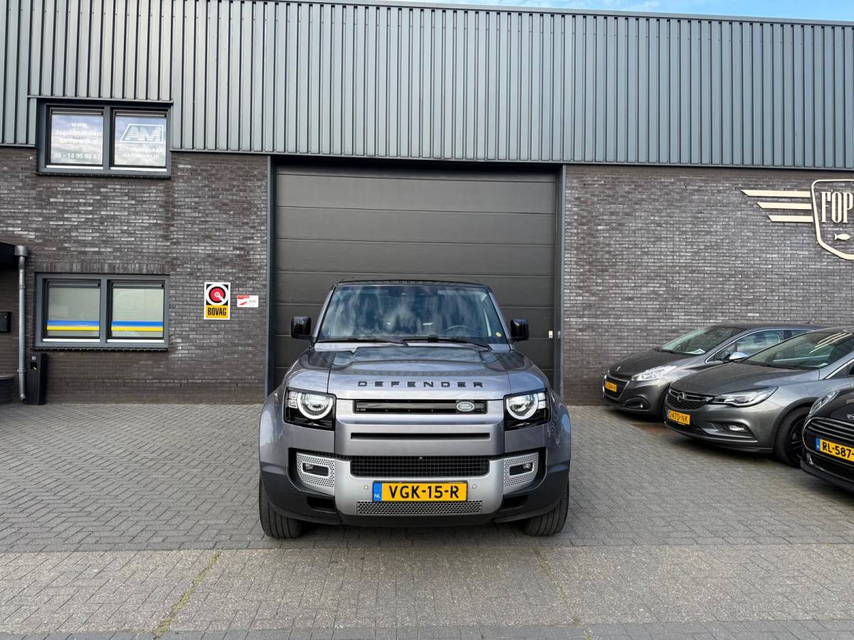 Land Rover Defender Land Rover Defender 2.0 D240 110 S | 3/6/12MND GARANTIE | GRIJSKENTEKEN| PANO | CRUISE | LED | CARPLAY | DAB | NAVI | LMV |