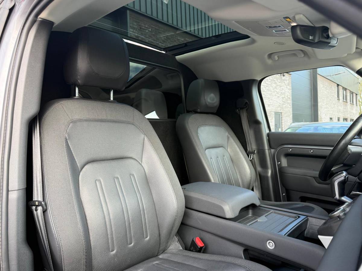 Land Rover Defender Land Rover Defender 2.0 D240 110 S | 3/6/12MND GARANTIE | GRIJSKENTEKEN| PANO | CRUISE | LED | CARPLAY | DAB | NAVI | LMV |