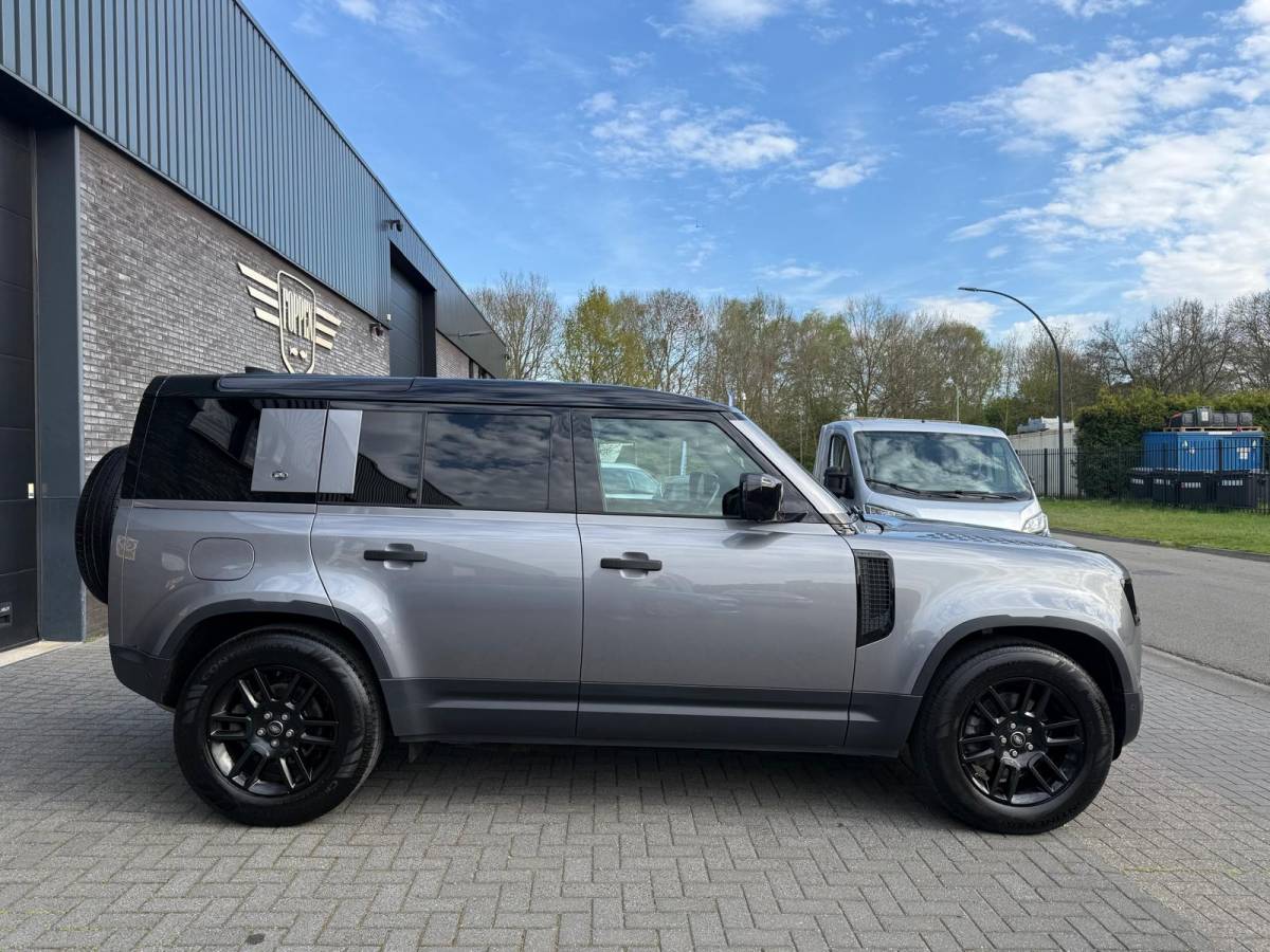 Land Rover Defender Land Rover Defender 2.0 D240 110 S | 3/6/12MND GARANTIE | GRIJSKENTEKEN| PANO | CRUISE | LED | CARPLAY | DAB | NAVI | LMV |
