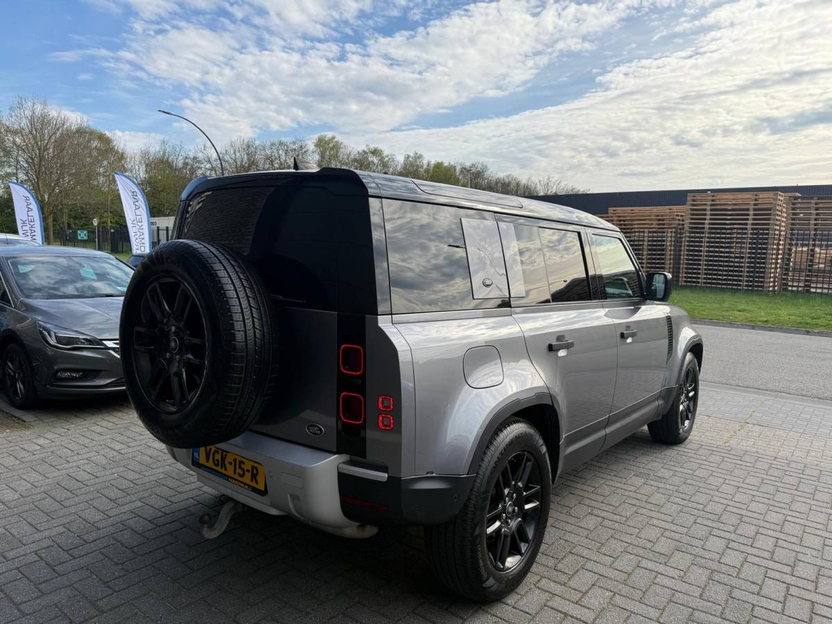 Land Rover Defender Land Rover Defender 2.0 D240 110 S | 3/6/12MND GARANTIE | GRIJSKENTEKEN| PANO | CRUISE | LED | CARPLAY | DAB | NAVI | LMV |
