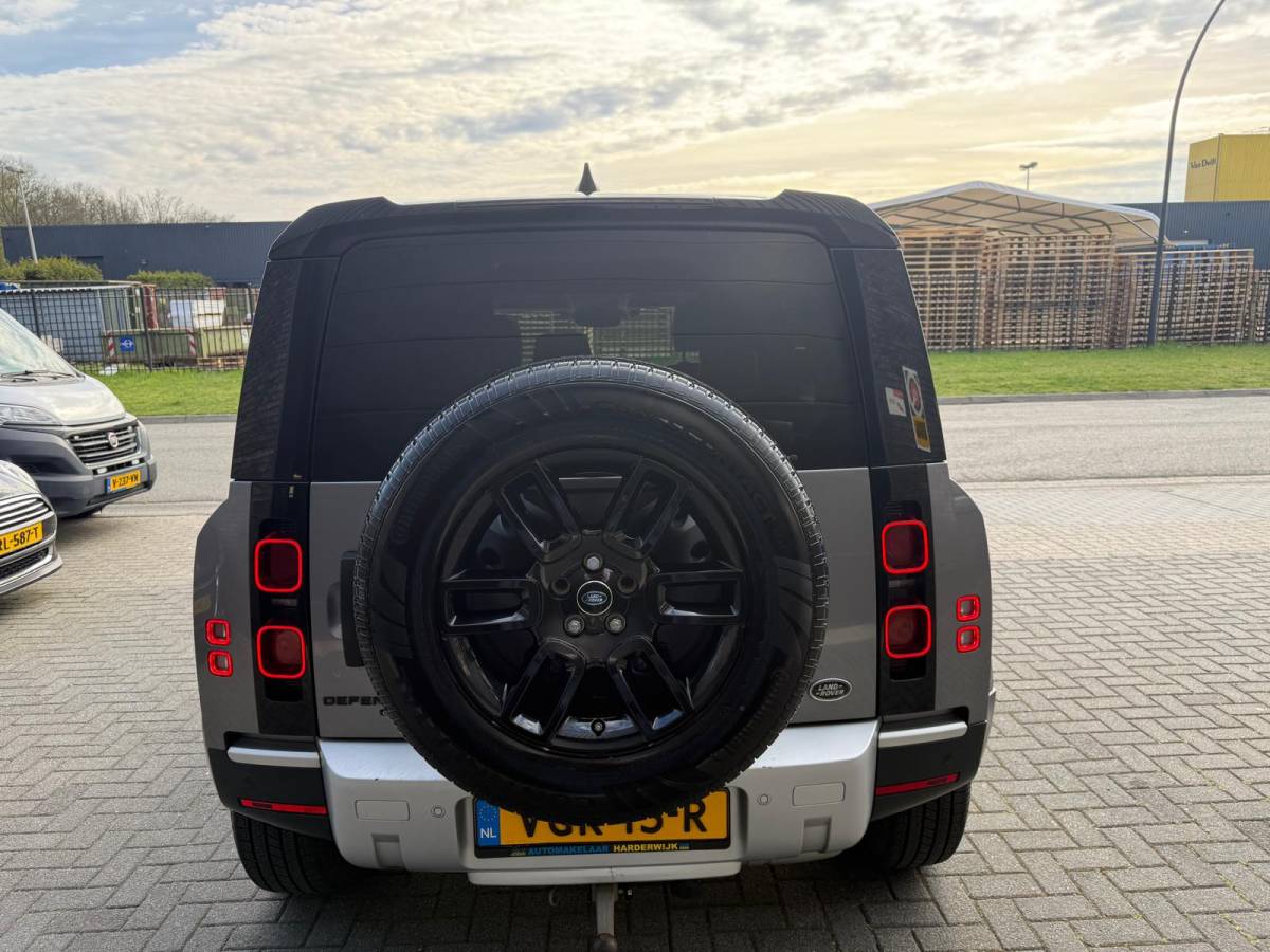 Land Rover Defender Land Rover Defender 2.0 D240 110 S | 3/6/12MND GARANTIE | GRIJSKENTEKEN| PANO | CRUISE | LED | CARPLAY | DAB | NAVI | LMV |