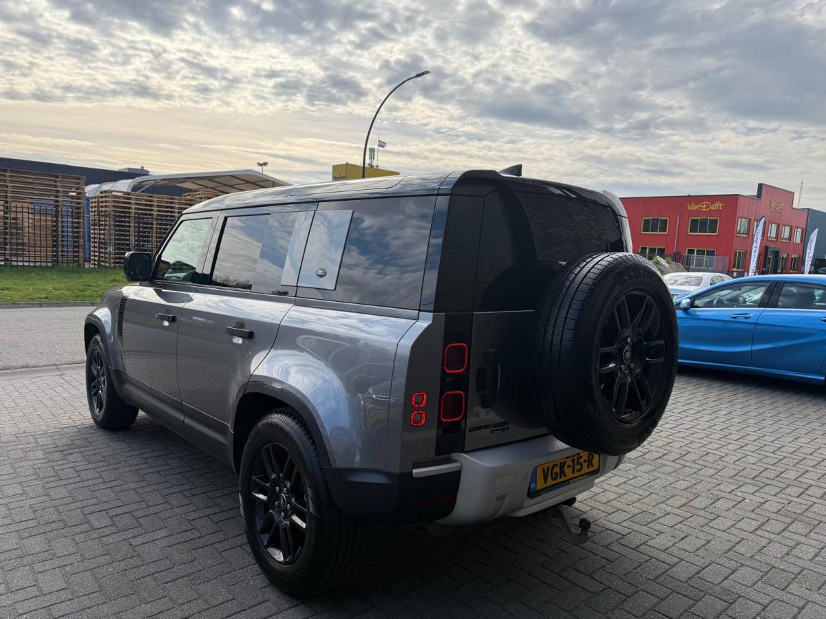 Land Rover Defender Land Rover Defender 2.0 D240 110 S | 3/6/12MND GARANTIE | GRIJSKENTEKEN| PANO | CRUISE | LED | CARPLAY | DAB | NAVI | LMV |