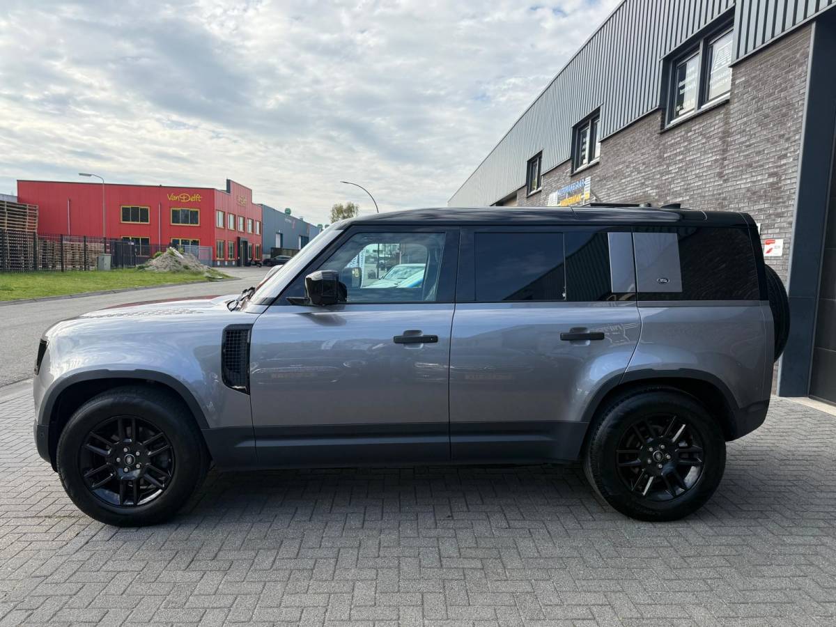 Land Rover Defender Land Rover Defender 2.0 D240 110 S | 3/6/12MND GARANTIE | GRIJSKENTEKEN| PANO | CRUISE | LED | CARPLAY | DAB | NAVI | LMV |
