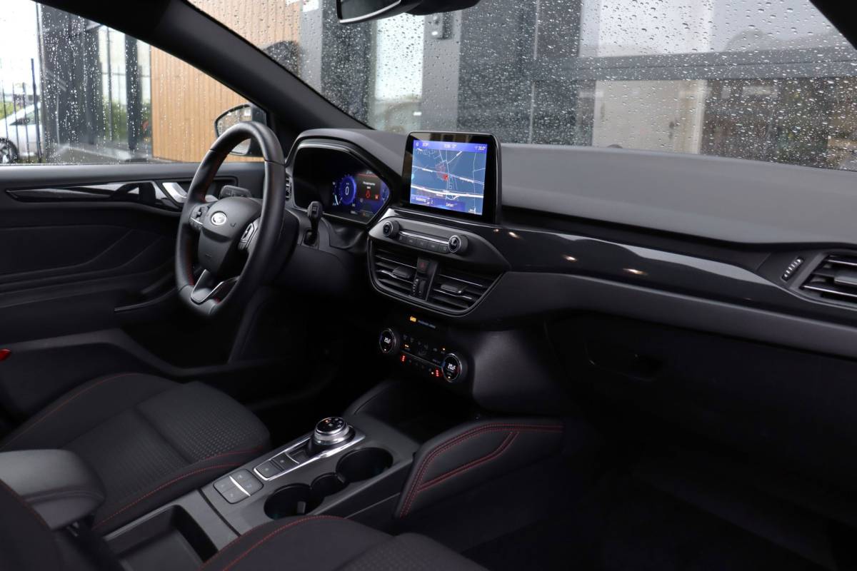 Ford Focus Ford Focus Wagon 1.0 EcoBoost Titanium ST X Business | NAP | Apple Carplay | Stoel/Stuur Verwarming | Cruise | Camera