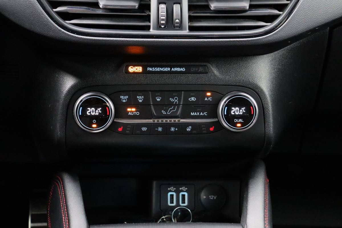 Ford Focus Ford Focus Wagon 1.0 EcoBoost Titanium ST X Business | NAP | Apple Carplay | Stoel/Stuur Verwarming | Cruise | Camera