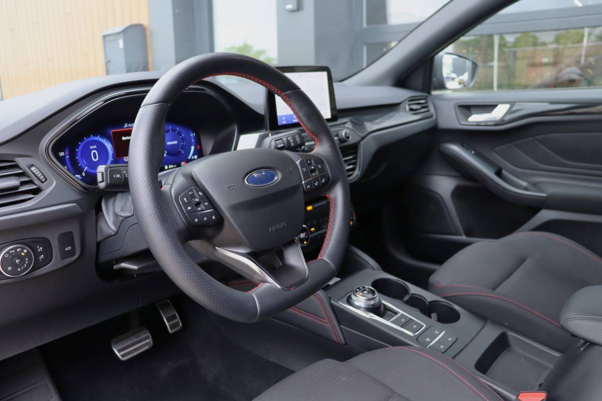 Ford Focus Ford Focus Wagon 1.0 EcoBoost Titanium ST X Business | NAP | Apple Carplay | Stoel/Stuur Verwarming | Cruise | Camera