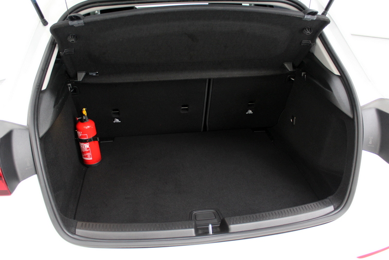 Mercedes-Benz A-Klasse Mercedes-Benz A-klasse 200 Premium Plus 164PK, RIJKLAAR | AUTOMAAT | 18″LM-VELGEN | STOELVERWARMING | NAVIGATIE | CRUISE