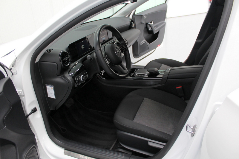 Mercedes-Benz A-Klasse Mercedes-Benz A-klasse 200 Premium Plus 164PK, RIJKLAAR | AUTOMAAT | 18″LM-VELGEN | STOELVERWARMING | NAVIGATIE | CRUISE